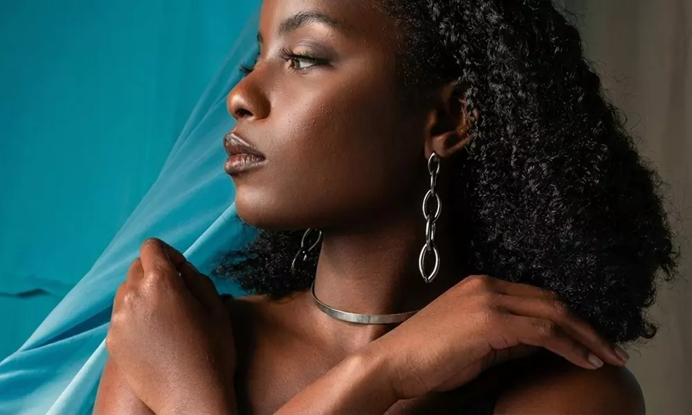 The Essential Portrait Experience with 1 Look or 2 Looks and 5 Images