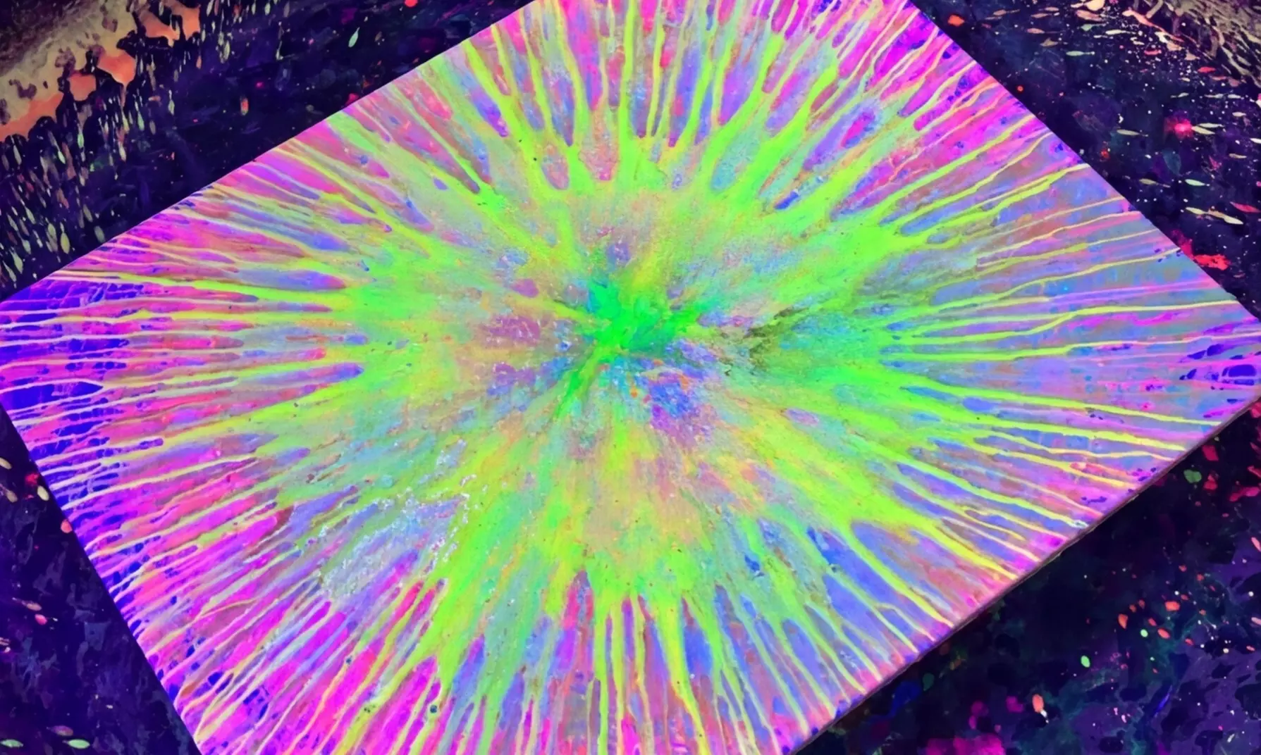 Kreatywna zabawa dla 1-2 osób: chlapanie, kręcenie i strzelanie farbą