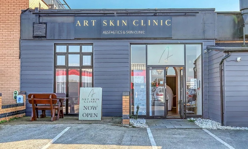 Image 11: Achieve Natural Results with up to 3ml Dermal Filler