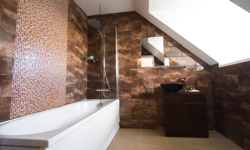 Image 13: Cornwall: Elegant 4* Stay with Breakfast 