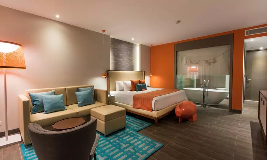 Nest Swim-Up Suite
