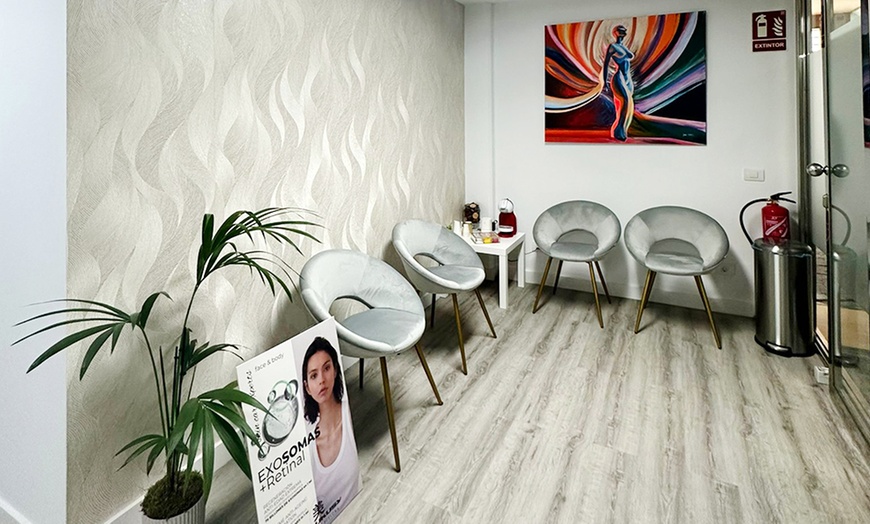 Image 4: 1 o 2 sesiones de exosomas con dermapen en rostro completo