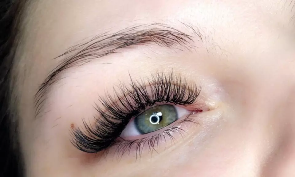 Enhance Your Look with Classic, Hybrid Lashes Refill
