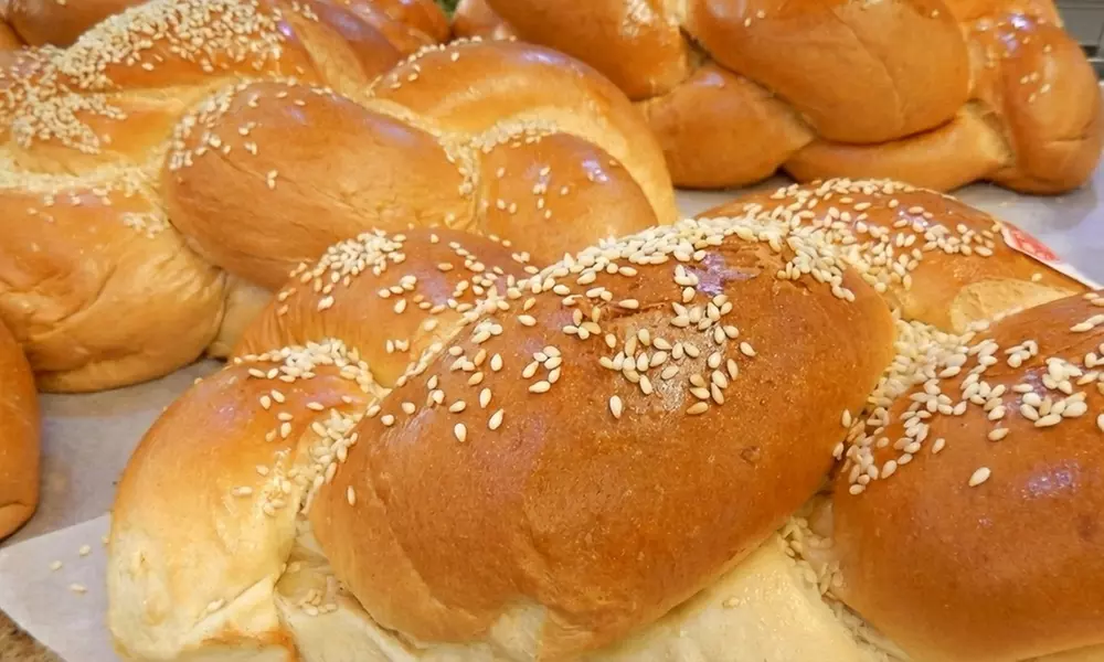 Master Baking with Comprehensive Bread Making, Cake Design, & Cake Pop Decorating Courses at International Open Academy - Primary Image