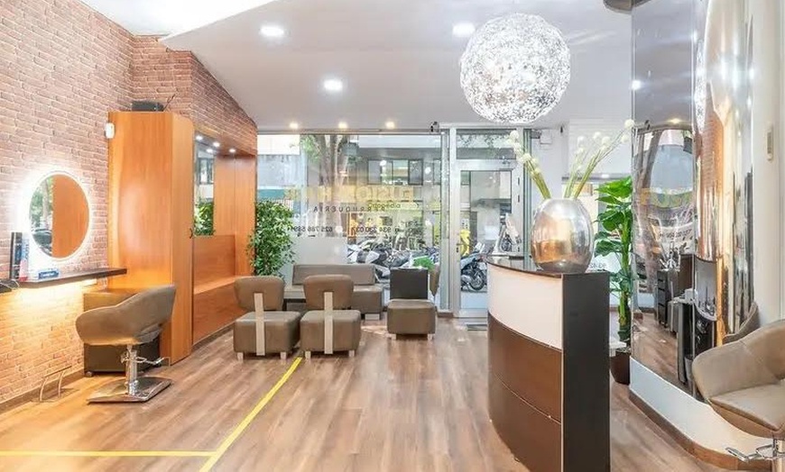 Image 2: Sesión de peluquería con corte o alisado a elegir para 1 persona 