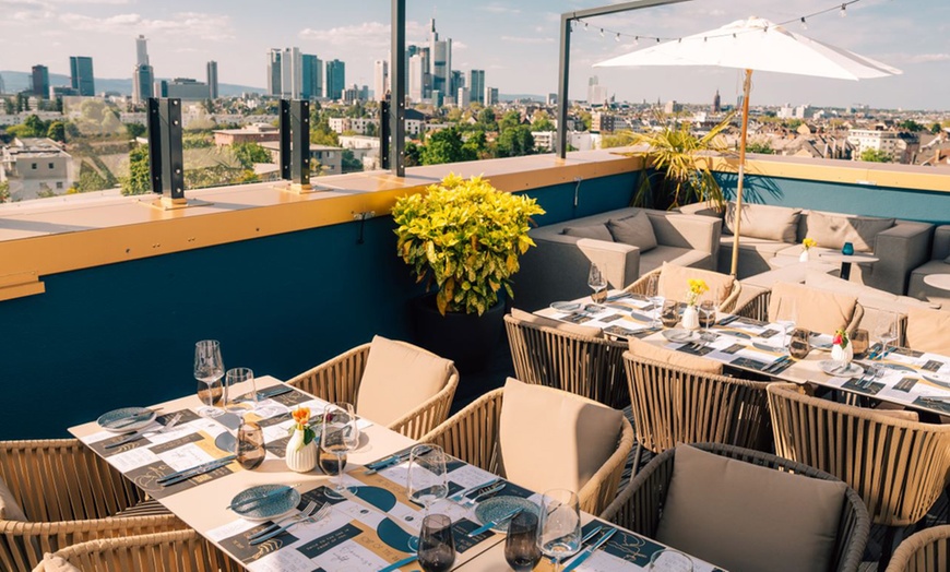 Image 5: Gourmet-Dinner auf dem Rooftop: 3-Gänge-Menü für 2 - 4 Personen