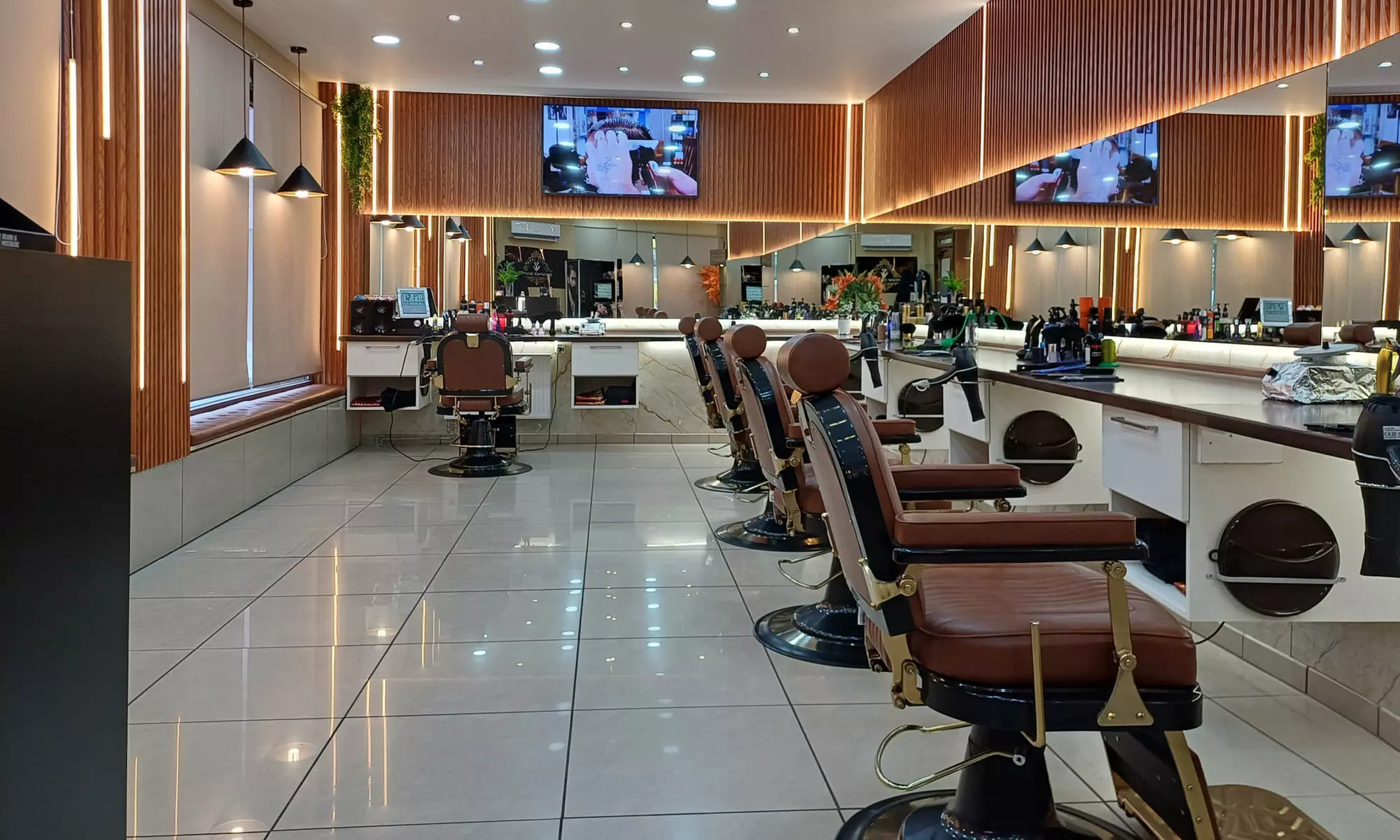 Waschen, Schneiden & Föhnen, opt. + Bartrasur & Gesichtshaarentfernung