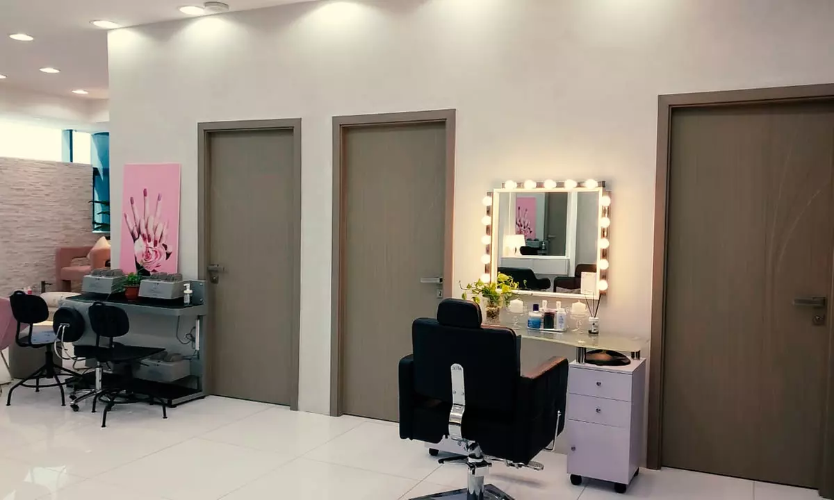 20, 30 or 40 Minute Feet Reflexology, Classic Pedicure & More