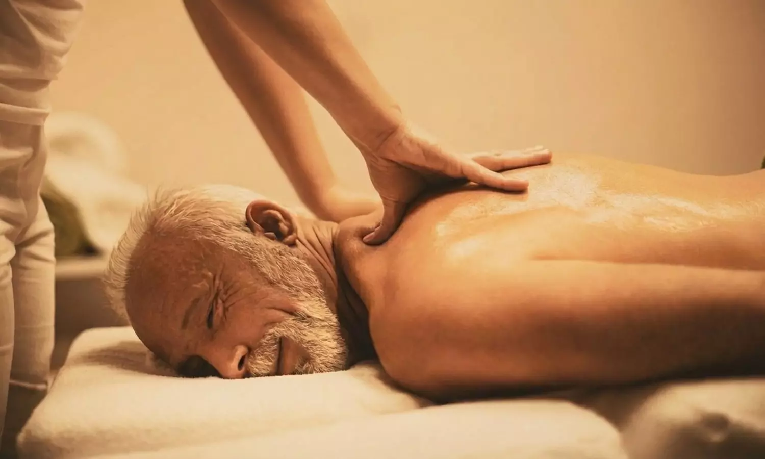 Melt Stress Away Together with a 60- or 90-Minute Couples Massage