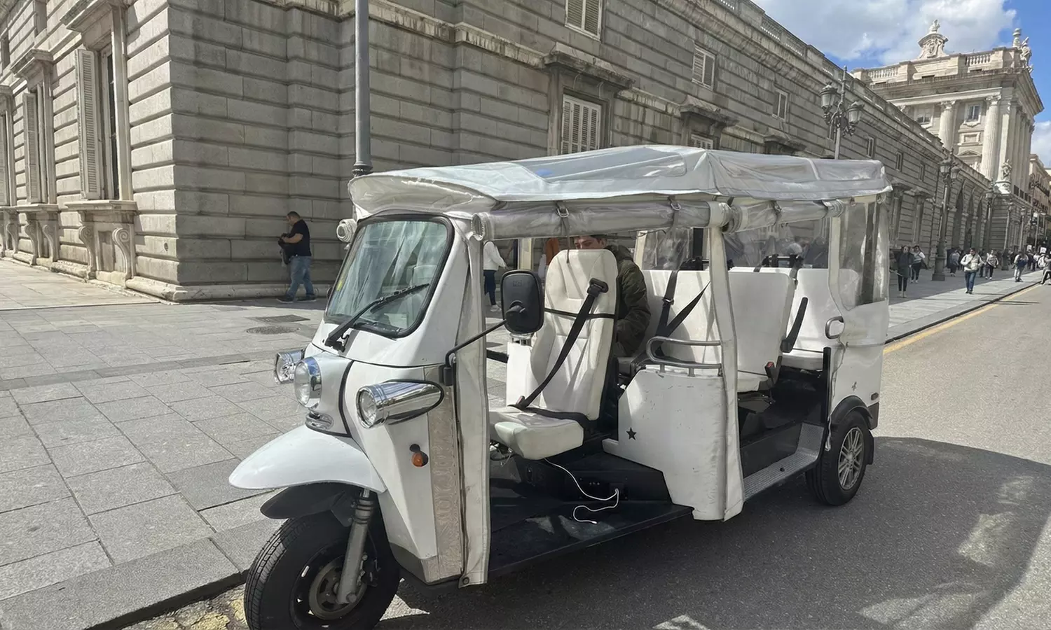 Tours en Tuk Tuk por Madrid para hasta 4 personas