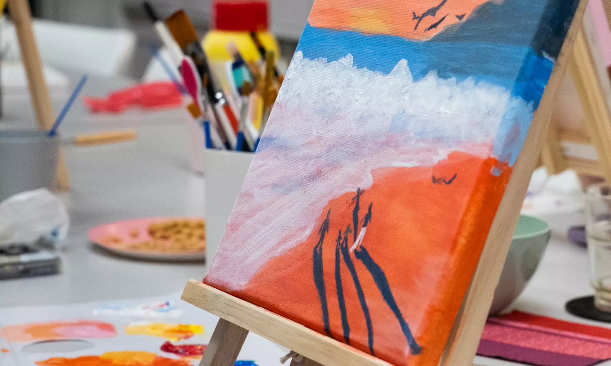 Taller para 1 o 2: pintura de cuadro o tote bag, o clase de maquillaje