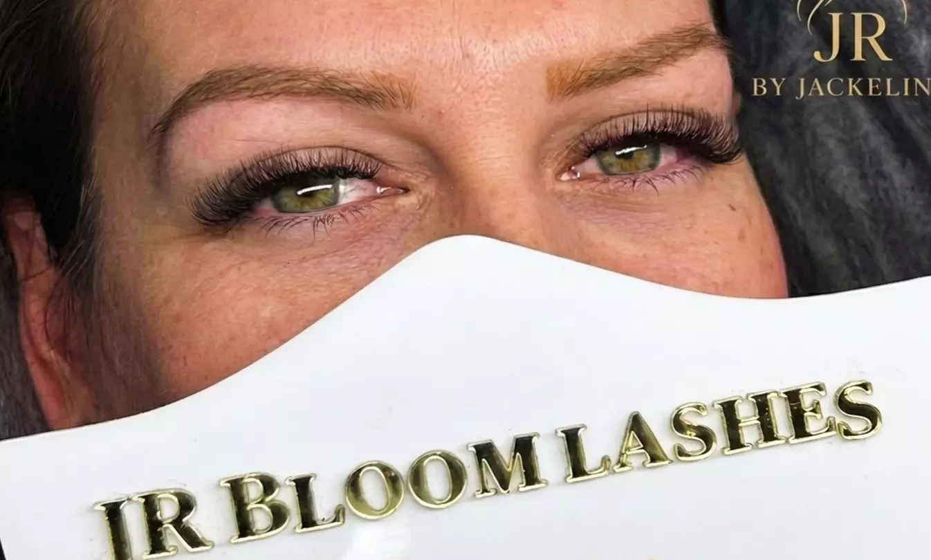 Extensiones de pestañas pelo a pelo con volúmenes clásico, 3D y Mega