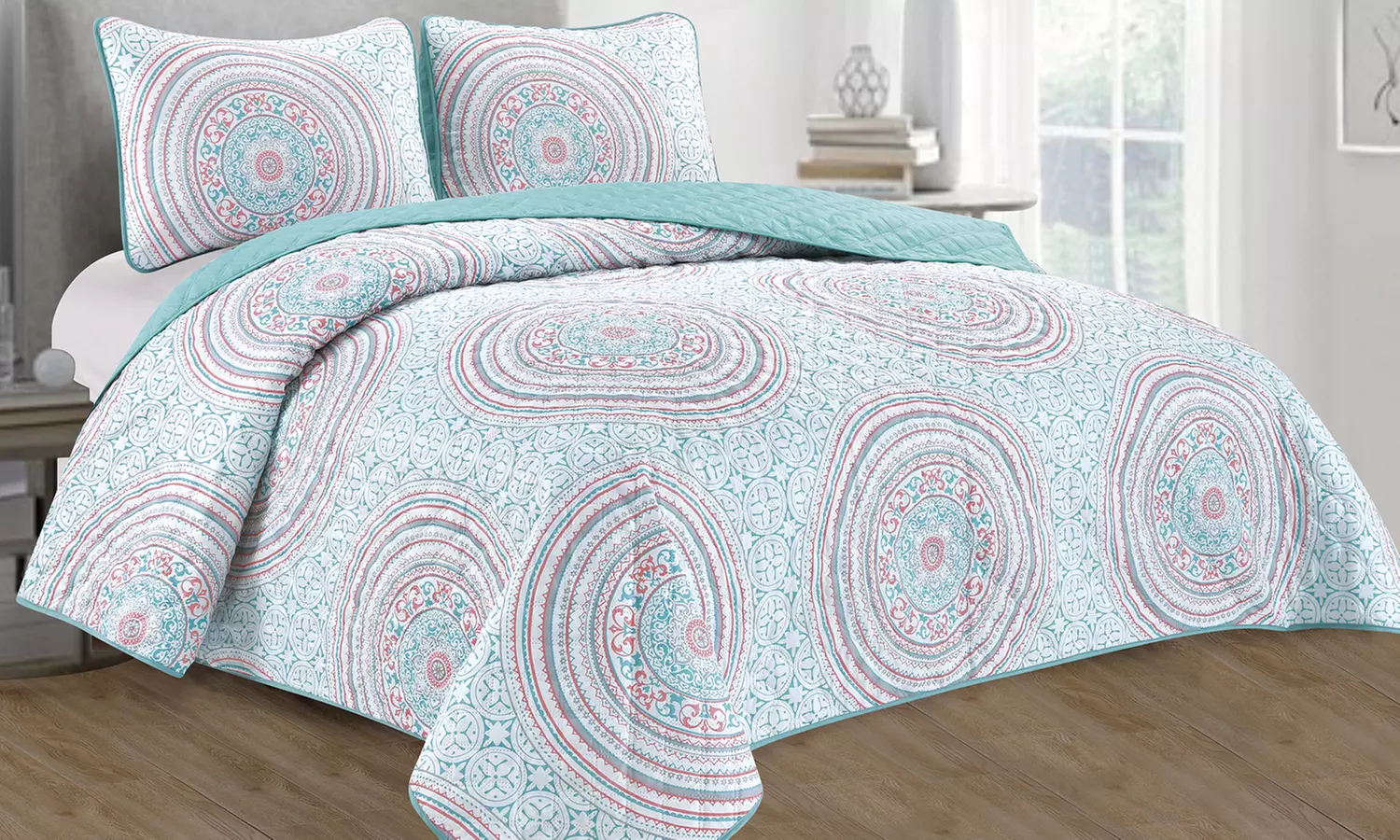 Manhattan Heights Reversible 3-Piece Quilt Set - Primary Image