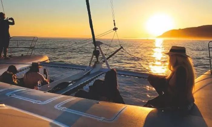 Croisère en catamaran au coucher du soleil de 4h - Dîner et boisson - Pour 1 personne