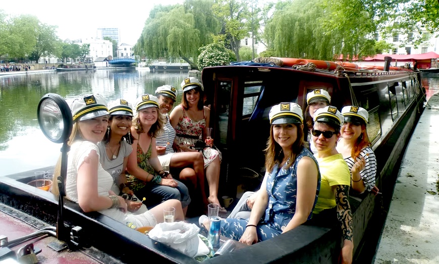 Image 5: Valentine's Canal Adventure with Drinks Included