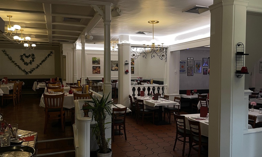 Image 2: Zartes Hähnchenschnitzel opt. mit Dessert für 1 - 4 Personen