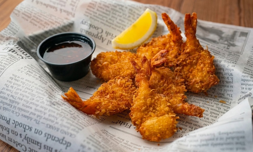 Image 8: Enjoy C$50 or C$100 Towards Food and Drinks at Joey's Fish Shack  