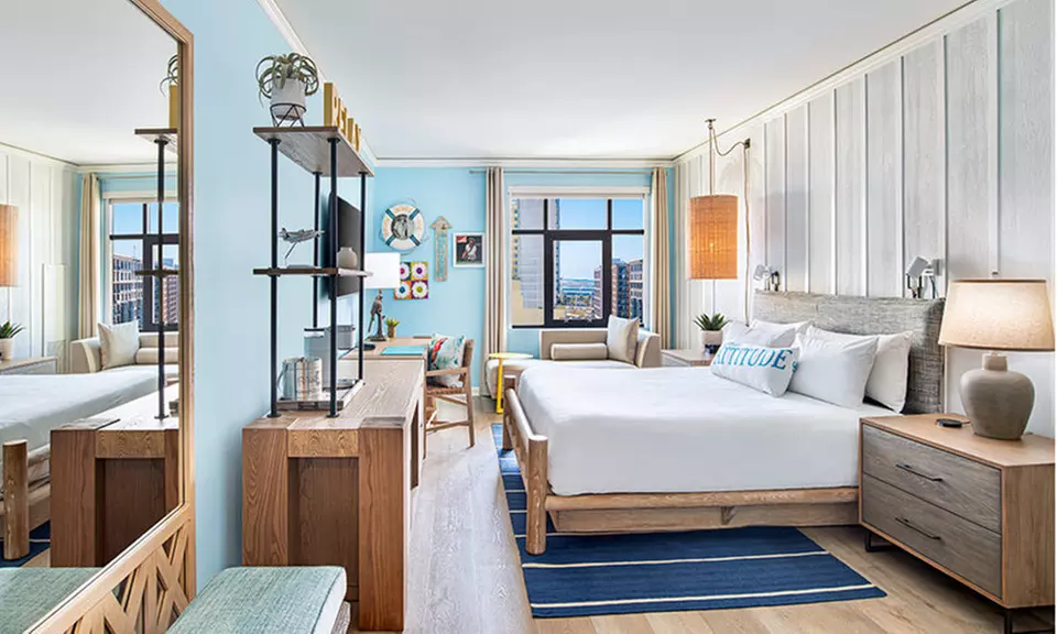 4-Star Stay With Rooftop Pool in San Diego's Lively Gaslamp Quarter
