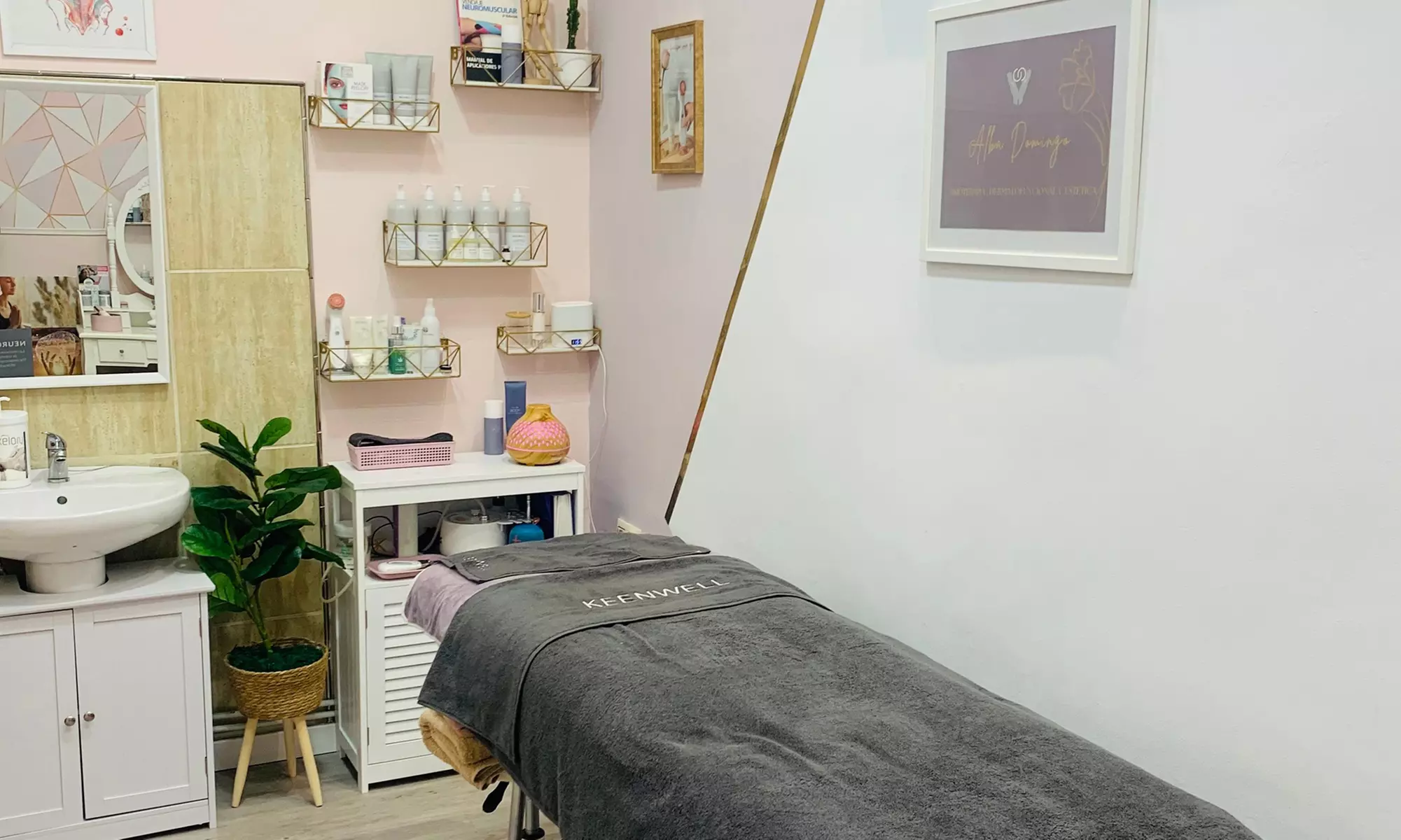 Higiene facial básica o completa con extracción, peeling y tratamiento