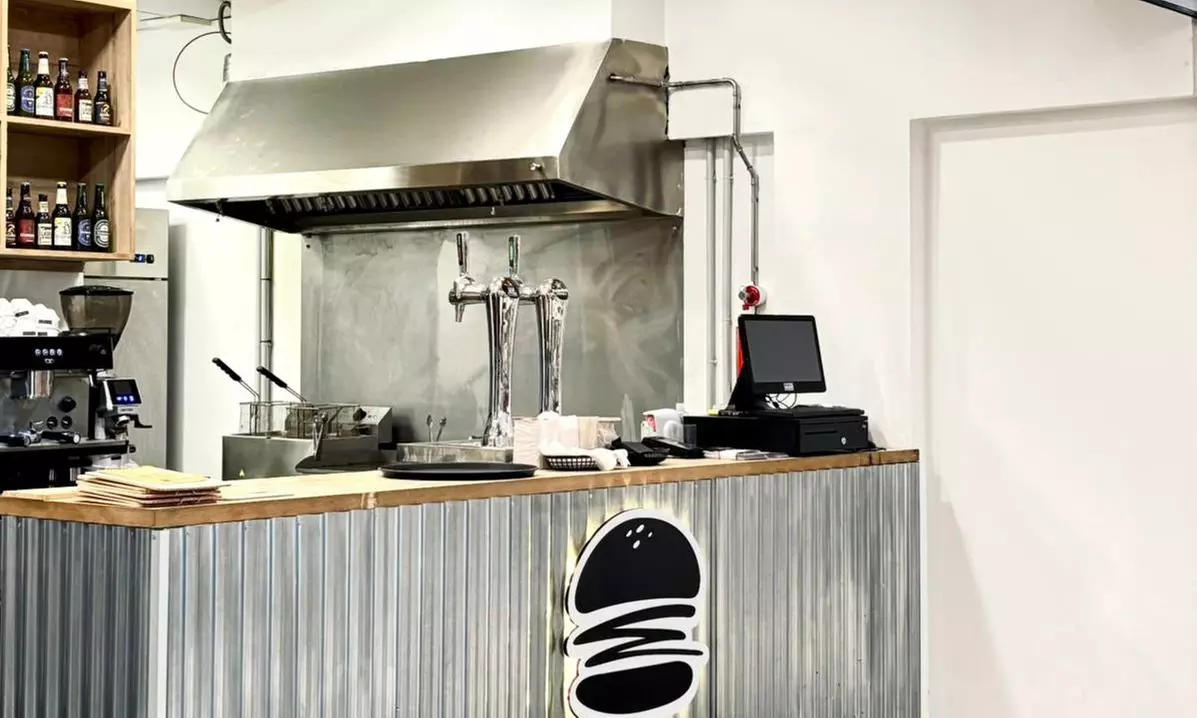 Menú burger para 2 o 4 personas con entrante, burger y bebida