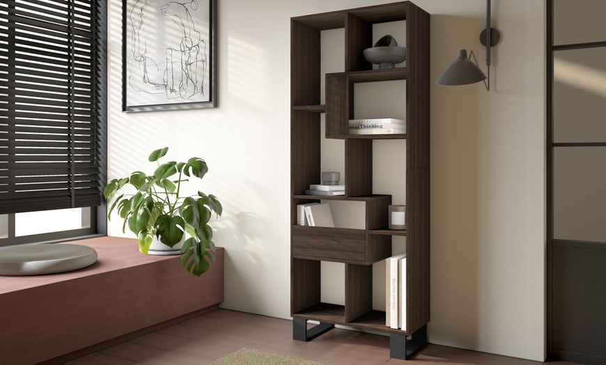 Image 55: Speels vormgegeven boekenkast