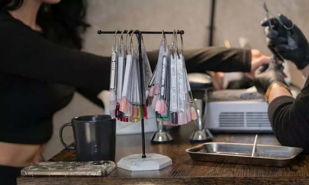 Manicure hybrydowy lub Spring SPA pedicure hybrydowy lub klasyczny