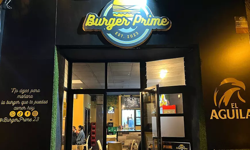 Image 18: Menú de hamburguesa smash o prime para 2 o 4 personas, postre y bebida