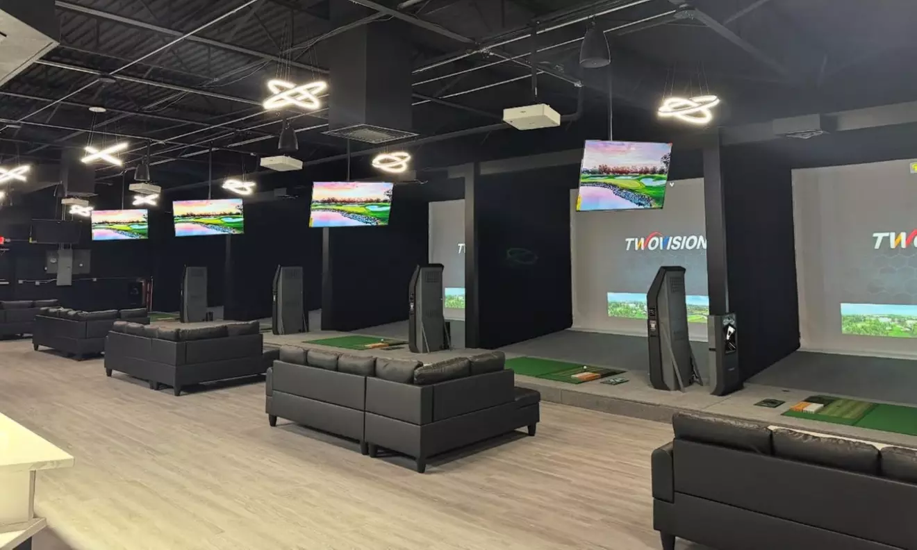 Indoor Golf Fun: 1 or 2-Hour Golf Simulator for Up to 6 People