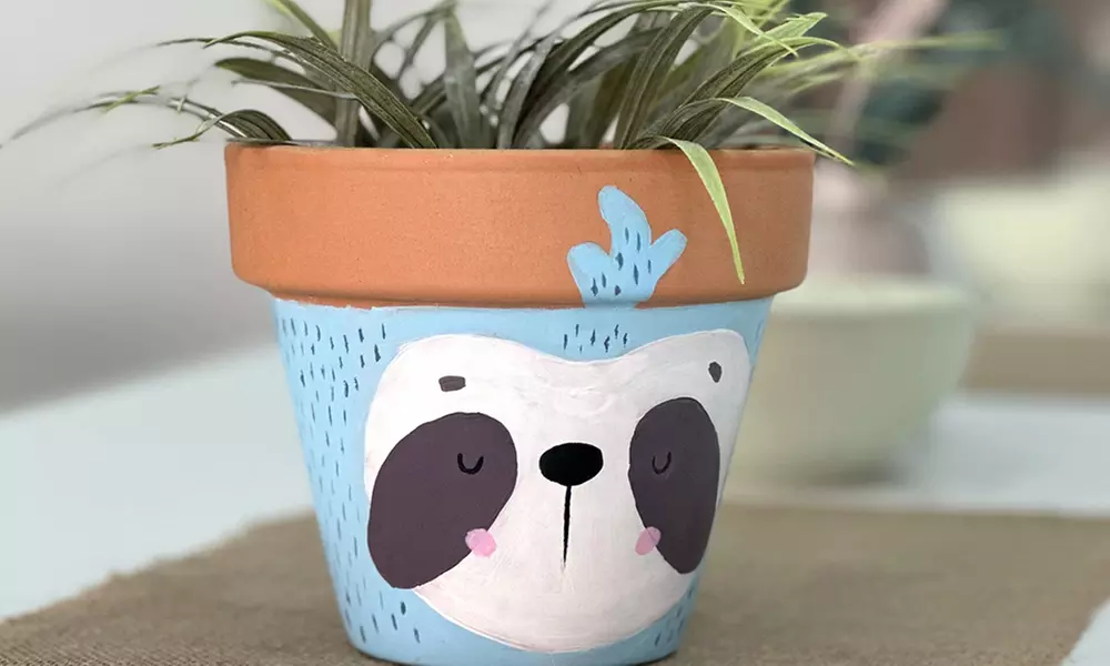 Taller "Arte en maceta y vino" de 2 horas con materiales y picoteo para 1, 2 o 4 personas; ahorra hasta un 10% - Primary Image