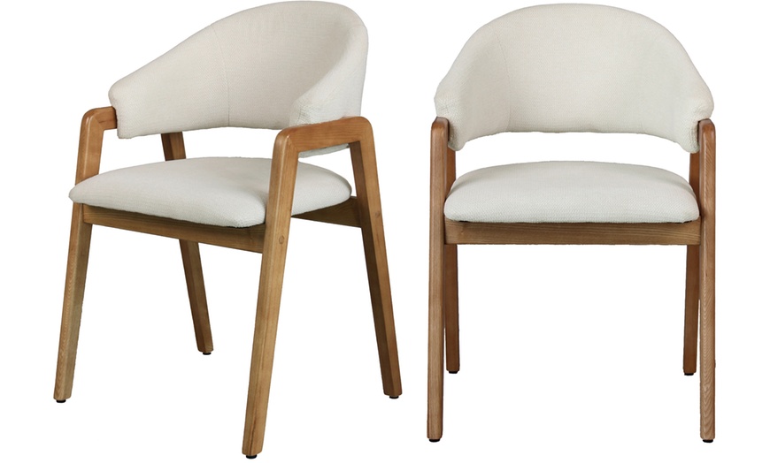 Image 11: Sillas de comedor tapizadas con patas de madera Woolden, de Doosense