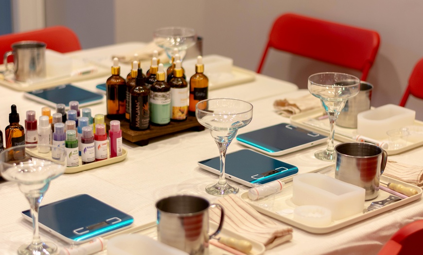 Image 13: Crea tus propias velas - 2 velas durante 3h con bebida 