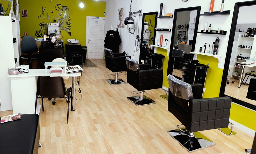 Image 4: Sesión de peluquería completa con opción a tinte y/o mechas para 1