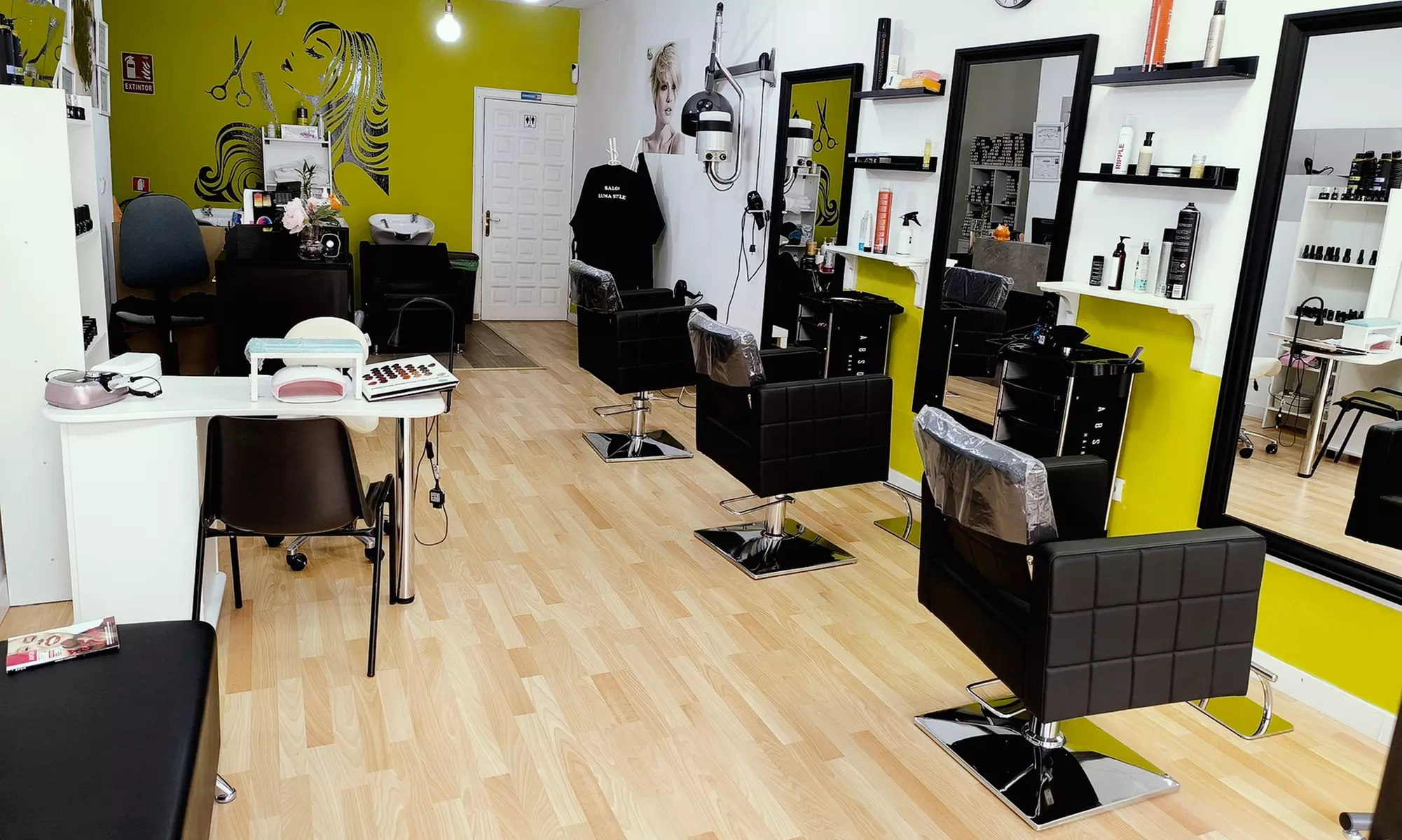 Sesión de peluquería completa con opción a tinte y/o mechas para 1