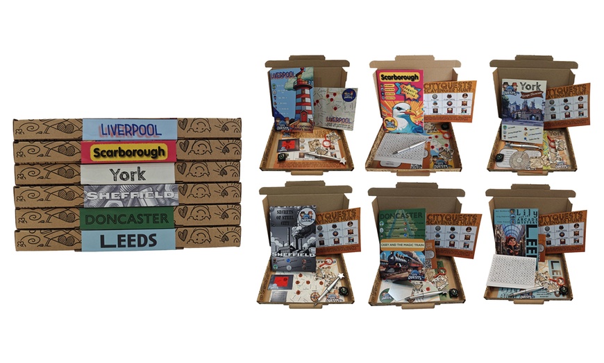 Image 1: Guided City Tour Incl Map, Compass, Magnifying Glass & Stickers 