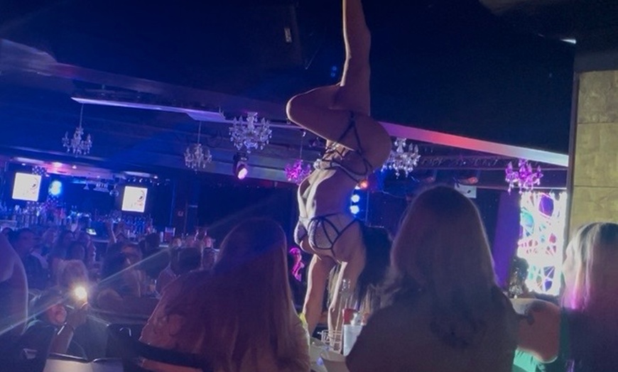 Image 3: Up to 45% Off Dine 'N Drag Dinner Show