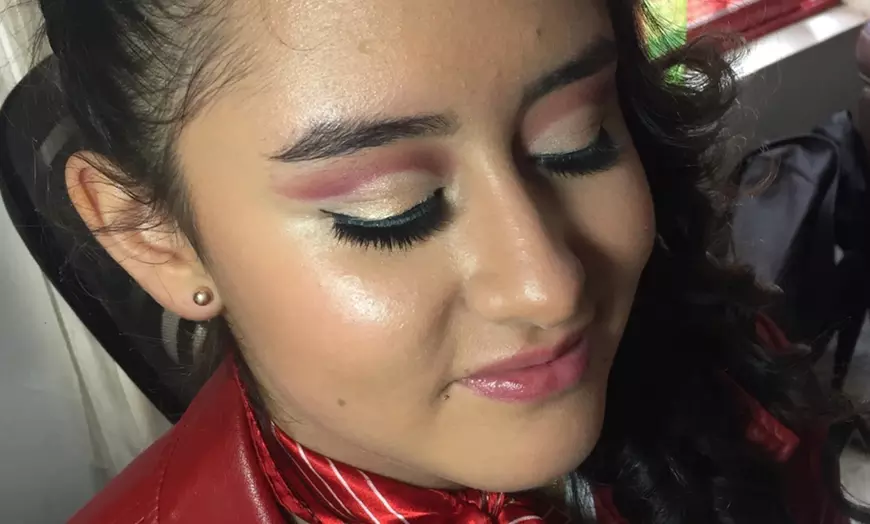 Image 10: Presume de piel ideal con 1 sesión de maquillaje especial para eventos