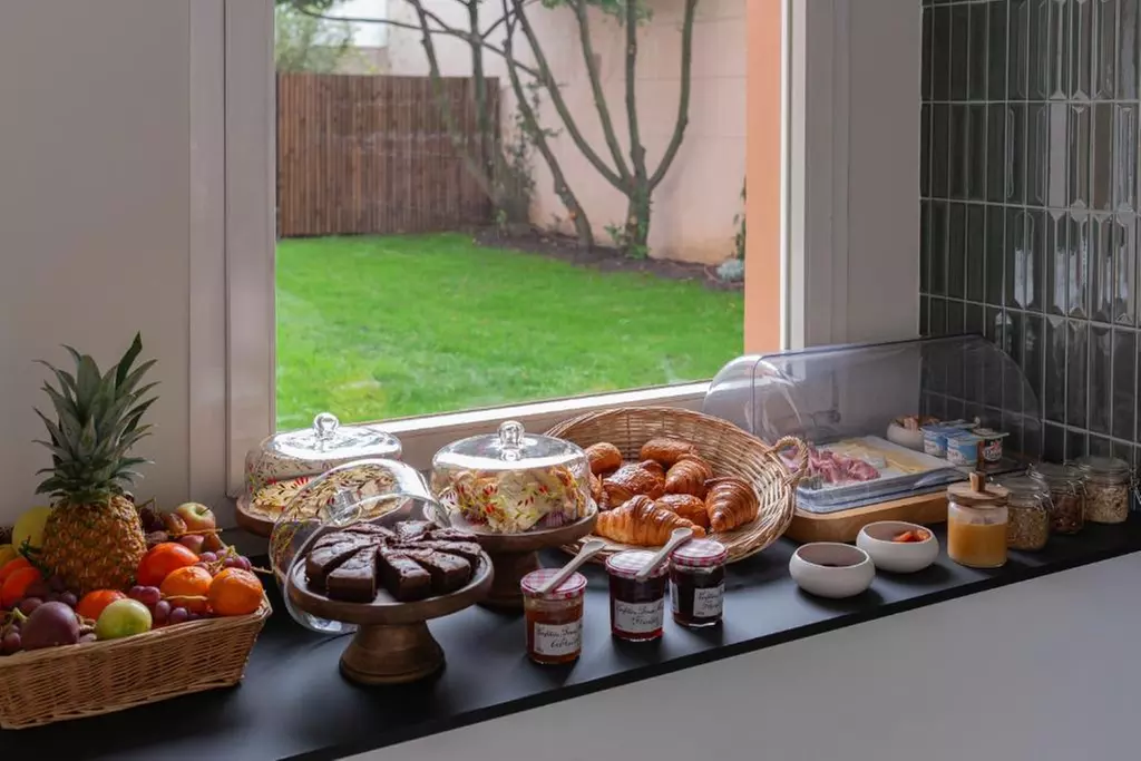 Proche Paris : chambre double avec petit-déjeuner en option