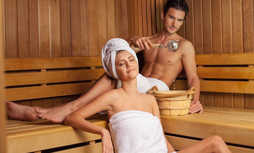 Image 11: Spa privado en pareja con cóctel o botella de cava y bombones 