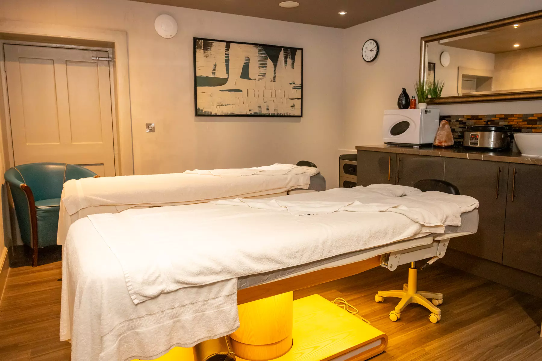 Luxury Spa Day: 30-Min Treatment, Afternoon Tea & Prosecco For 1 or 2