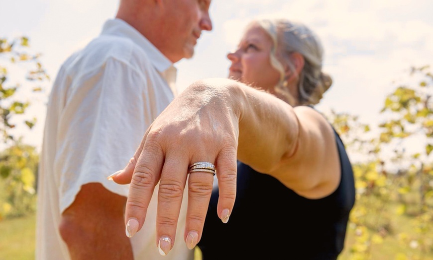 Image 2: 60 Minute Family-Photography or 30 Minute Mini-Photography Session