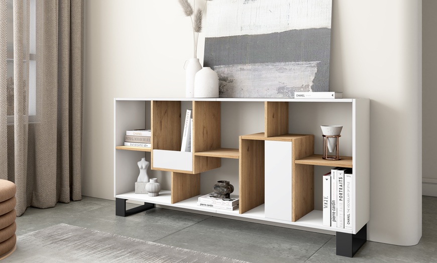 Image 9: Bibliothèque au design ludique