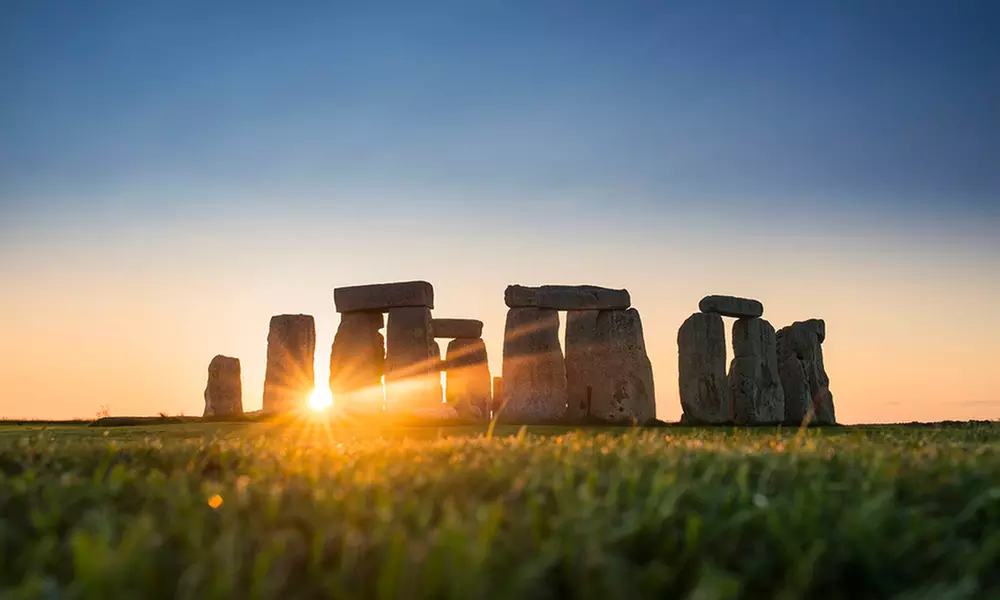 Stonehenge & Bath: Tagesausflug aus London nach Stonehenge und Bath inkl. Guide und Stadtführung durch Bath - Second Medium