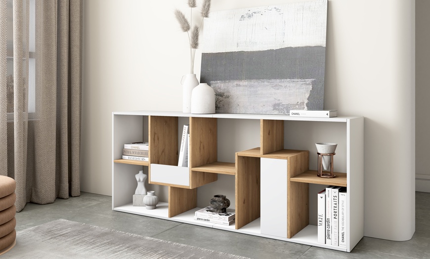 Image 12: Bibliothèque au design ludique