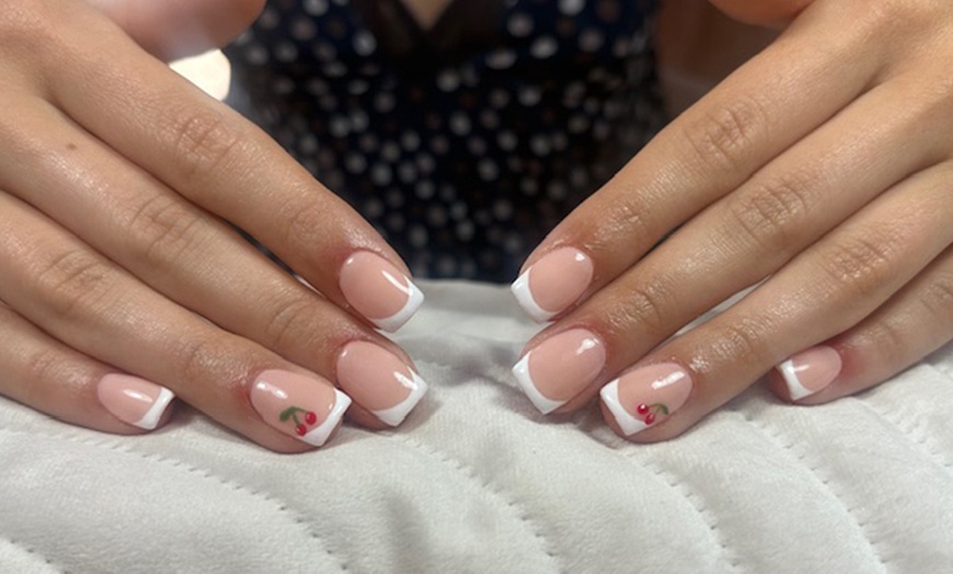 Image 6: Pose d’ongles en gel, gainage ou porcelaine chez Ô Beauty