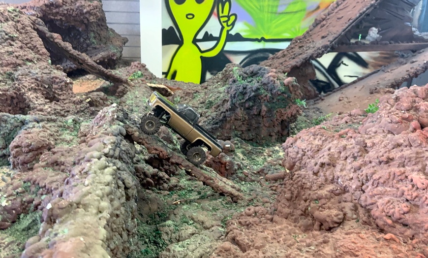 Image 5: RC Sandbox & Tank Battles: Build, Drive, and Crawl Adventures