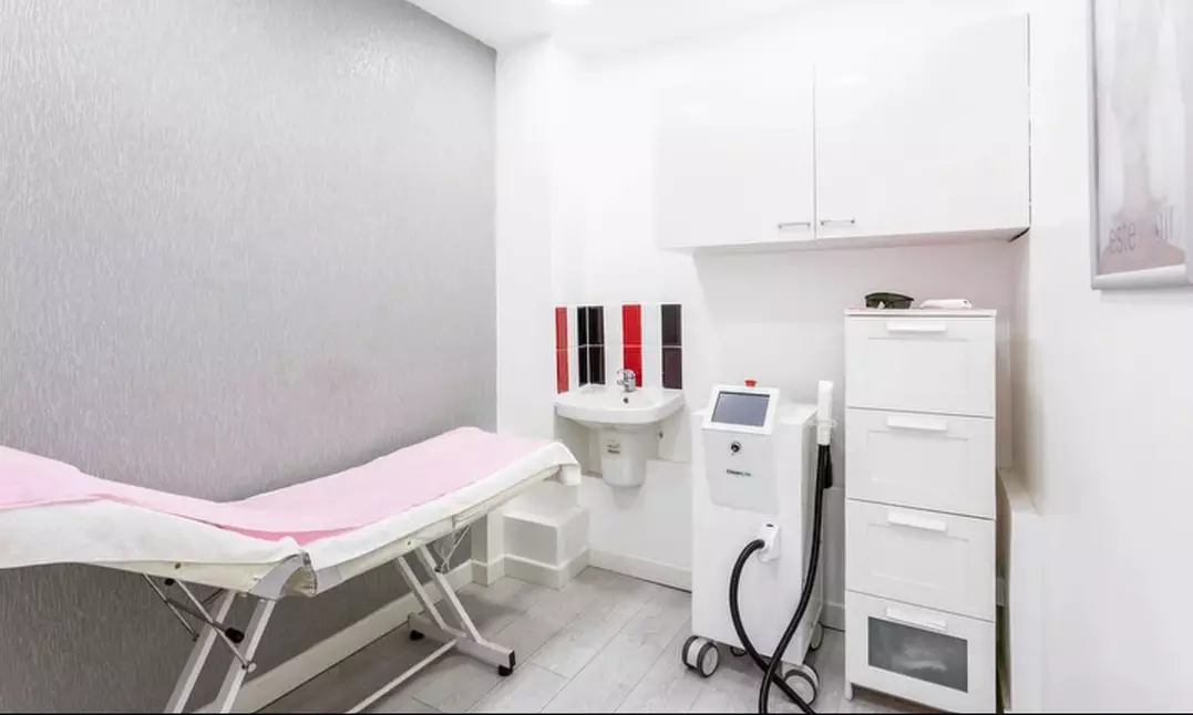 Eyelash/Eyebrow Tint at Versage Health And Beauty