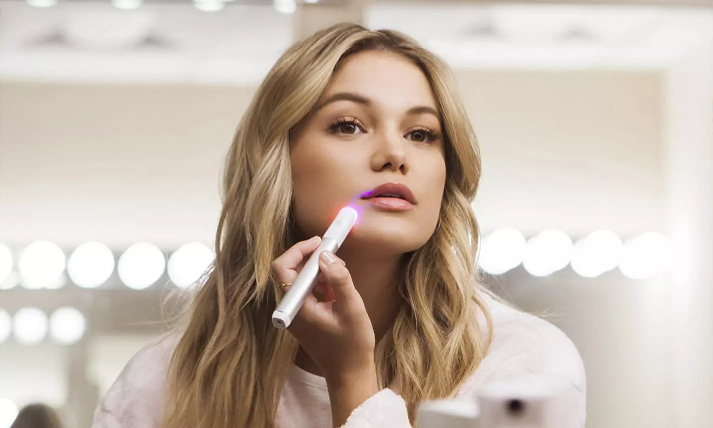 1 ou 2 stylos de luminothérapie anti-acné "Visibly Clear" de Neutrogena - Second Medium