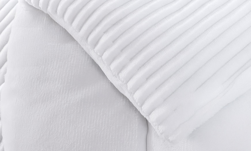 Image 5: Sampur „Coton Club“-Steppdecke aus 100% Mikrofaser mit Cord-Oberfläche