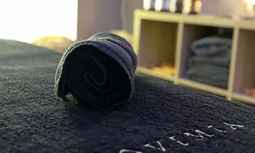 ¡Date unos mimos con un ritual corporal con masaje o facial con limpieza a elegir para 1 persona - Image 3