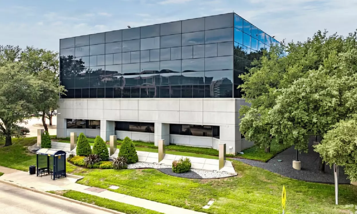 60-Minute 1, 3, or 5x Choice-of-Facial (Acne Facial or HydraFacial)